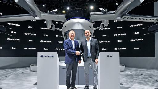 From left to right: Euisun Chung, Executive Vice Chairman of Hyundai Motor Group / Dara Khosrowshahi, CEO of Uber