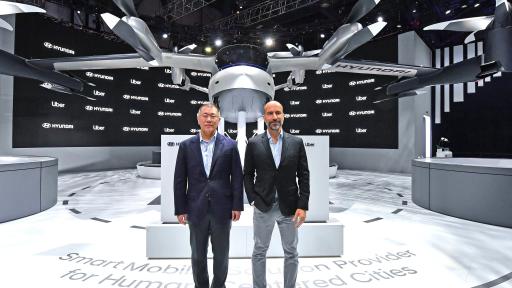 From left to right: Euisun Chung, Executive Vice Chairman of Hyundai Motor Group / Dara Khosrowshahi, CEO of Uber