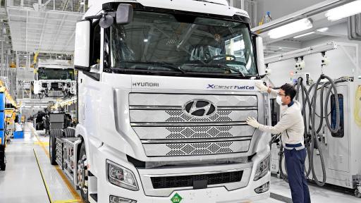 World’s First Fuel Cell Heavy-Duty Truck, Hyundai XCIENT Fuel Cell, Heads to Europe for Commercial Use