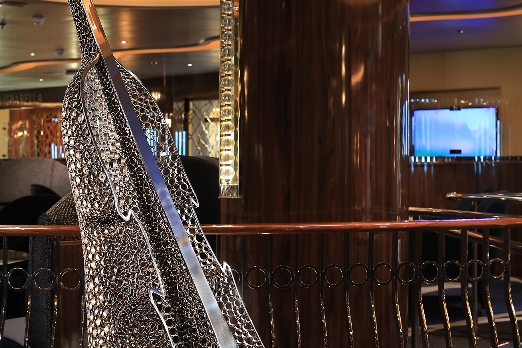 Yongsun Jang created cello and pan flute sculptures for Rotterdam’s B.B. King’s Blues Club/Lincoln Center Stage