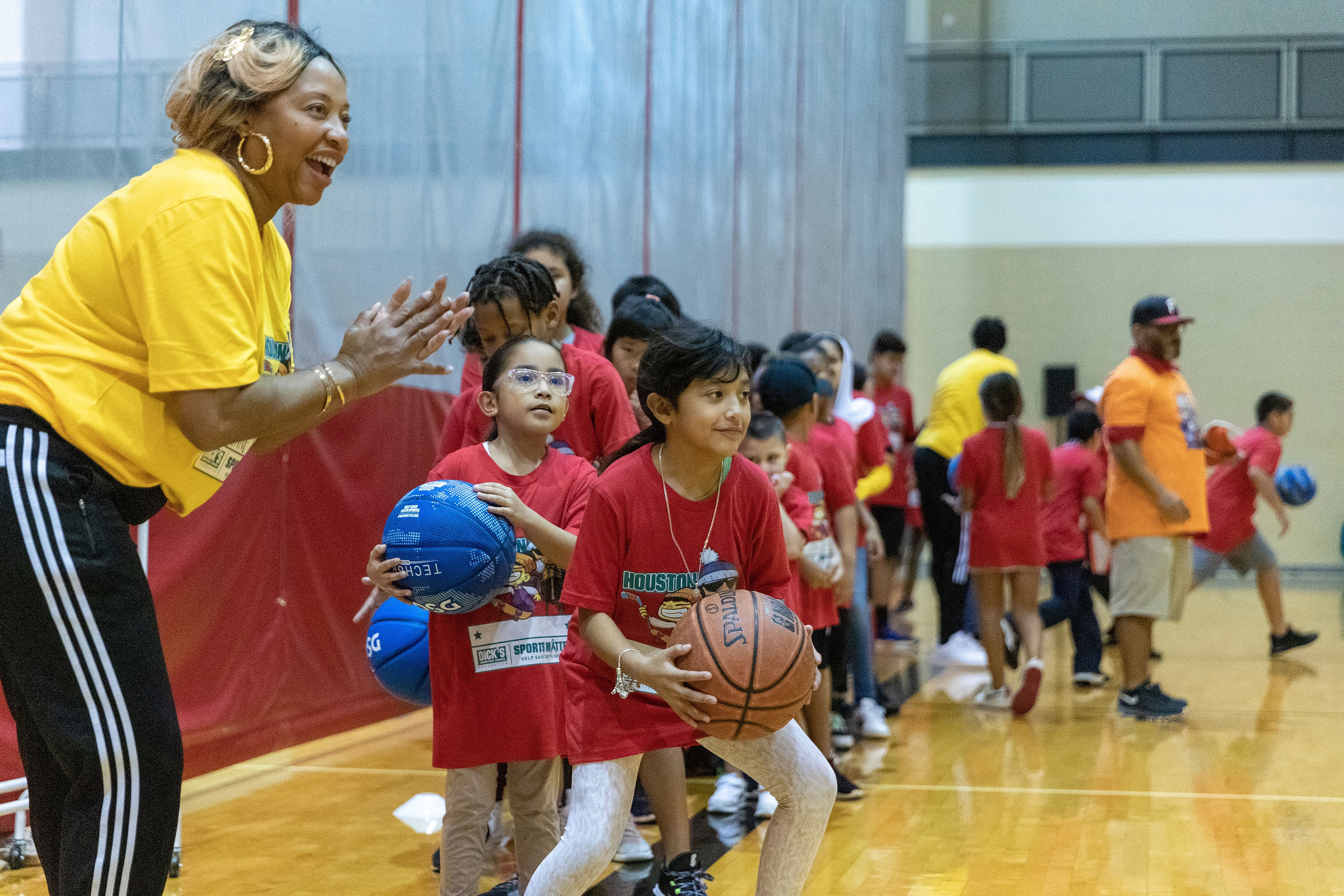 Athlete plays basketball at Sports Matter Day Houston