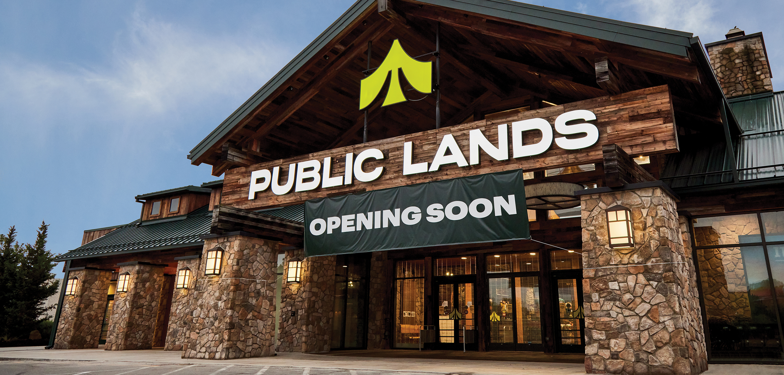 Exterior of DICK’S Sporting Goods store