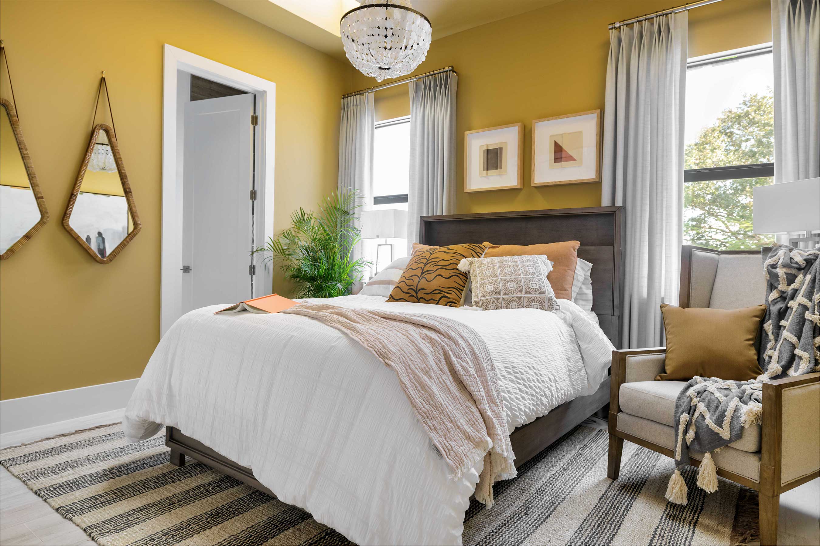 Pool Guest Bedroom Suite