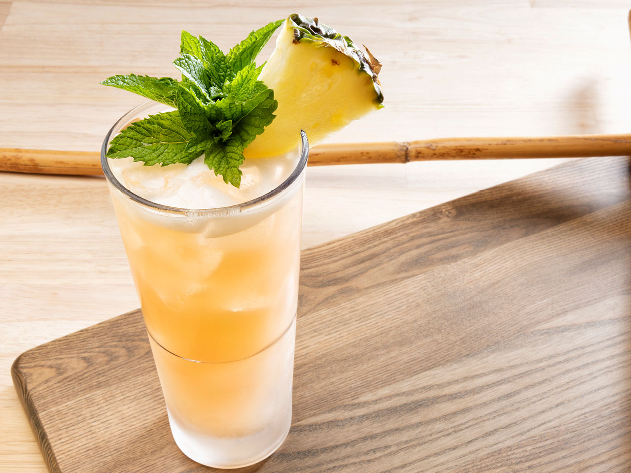 Bar Louie’s new featured Cocktail For A Cause, the Tropical Paradise Punch. Tito’s Handmade Vodka, Peach Liqueur, Guava, Pineapple, Lime, Fever Tree Ginger Beer, Mint.