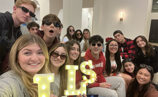 The Leukemia & Lymphoma Society’s 2022 Students of the Year national runners-up, team “Mission to Remission” gather with fellow classmates, volunteers, and teammates to raise funds to fight blood cancer.