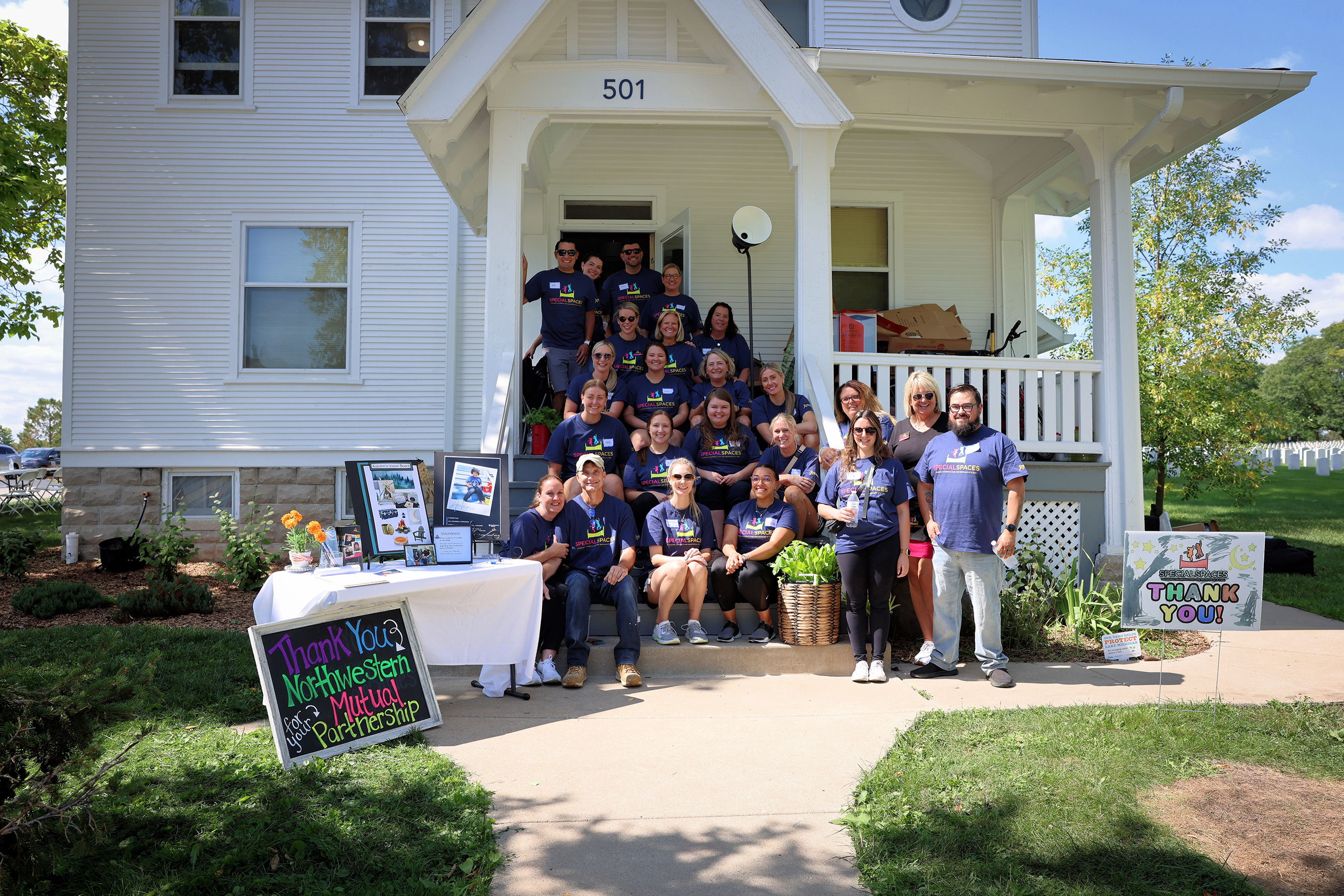 The local Special Spaces Chapter and volunteers from Milwaukee-based Lueder Financial Group and Holter Financial Group at the Milwaukee bedroom reveal on September 8