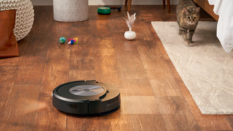 Roomba Combo j7+ on Hardwood Floor