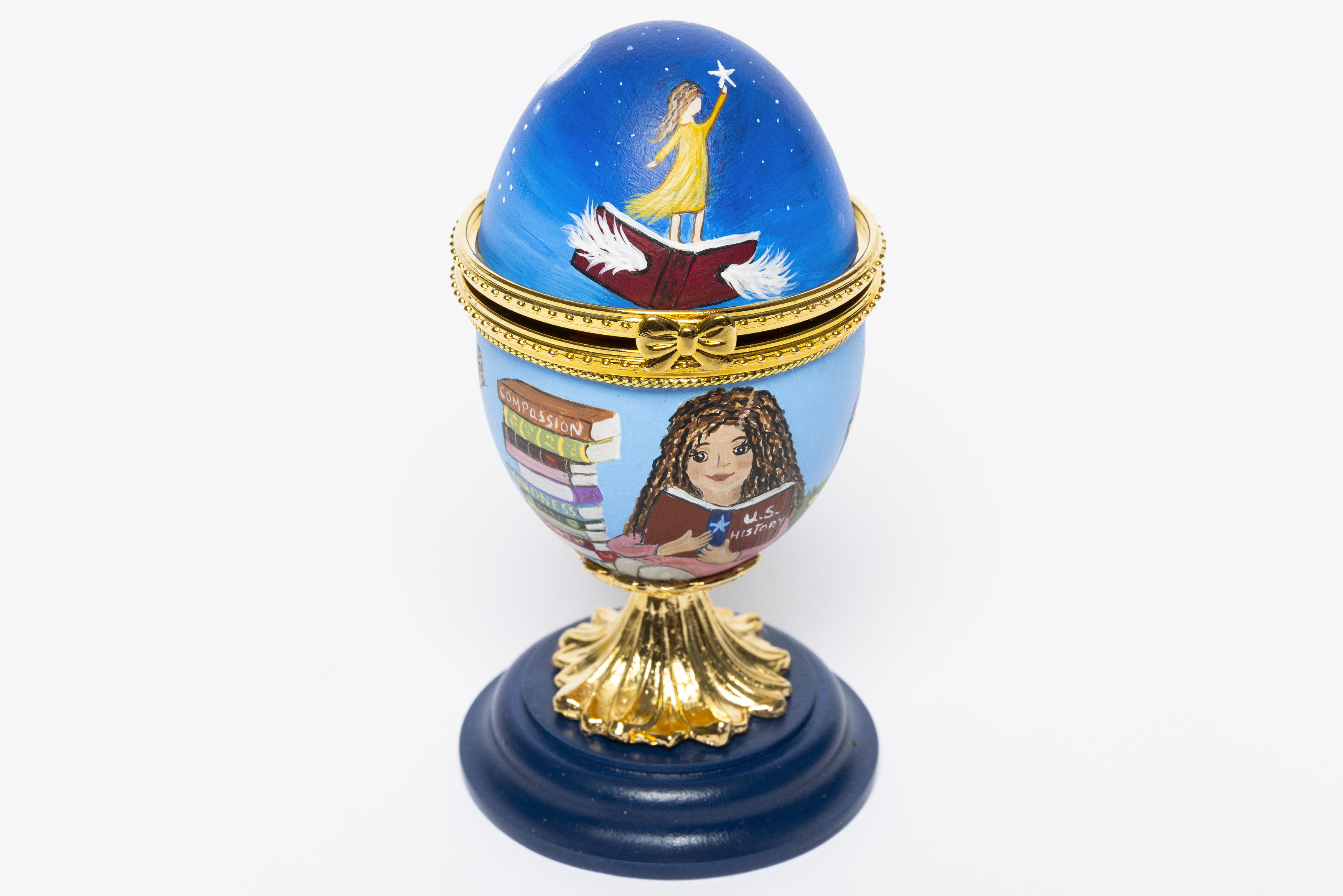 2023 First Lady’s Commemorative Egg, Closed