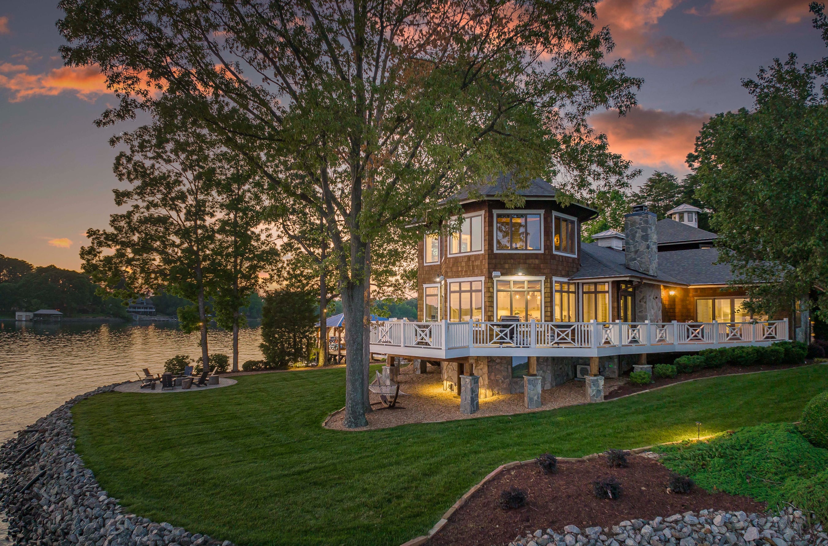Lake Norman, North Carolina – “Chasestone” sits on a private peninsula with gorgeous lakefront views. The Nanctucket-inspired home comes with a theater room, gourmet kitchen, and deck.