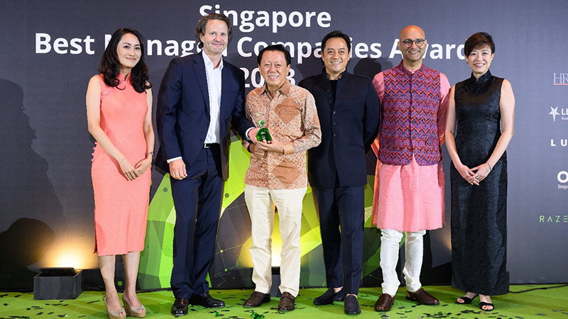 Leaders of LUXASIA, including Chairman Patrick Chong and Group CEO Dr. Wolfgang Baier, receiving the Singapore’s Best Managed Companies Award at the awards cere