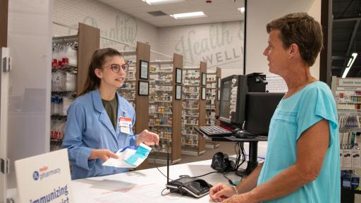 Los clientes pueden participar en el programa simplemente trayendo la receta del médico para determinados medicamentos que actualmente son parte del programa. De esta manera, las recetas son gratuitas más allá del seguro médico o del copago.