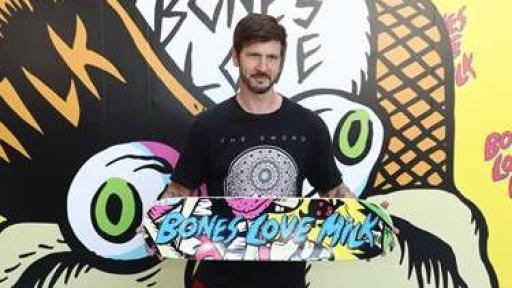 Skater profesional, Chris Cole, en @BonesLoveMilk Shredquarters en Huntington Beach, Calif., el mi&eacute;rcoles 24 de julio de 2019. El interactivo skatepark pop-up techado es un programa de toda una semana organizado por la Junta de Procesadores de Leche de California dedicado a celebrar el skate y la cultura de las calles de California, mostrando a su vez los beneficios reales de la leche como la bebida energ&eacute;tica de la naturaleza. (Foto de Matt Sayles/Invision para CMPB/AP Images)