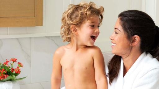 Mam&aacute; dice que hoy debemos imaginar un d&iacute;a sin agua, pero &iquest;c&oacute;mo har&iacute;amos para chapalear y salpicar, entonces? Es importante que todos hagamos peque&ntilde;as cosas para ahorrar agua y poder hacer cosas como esta.