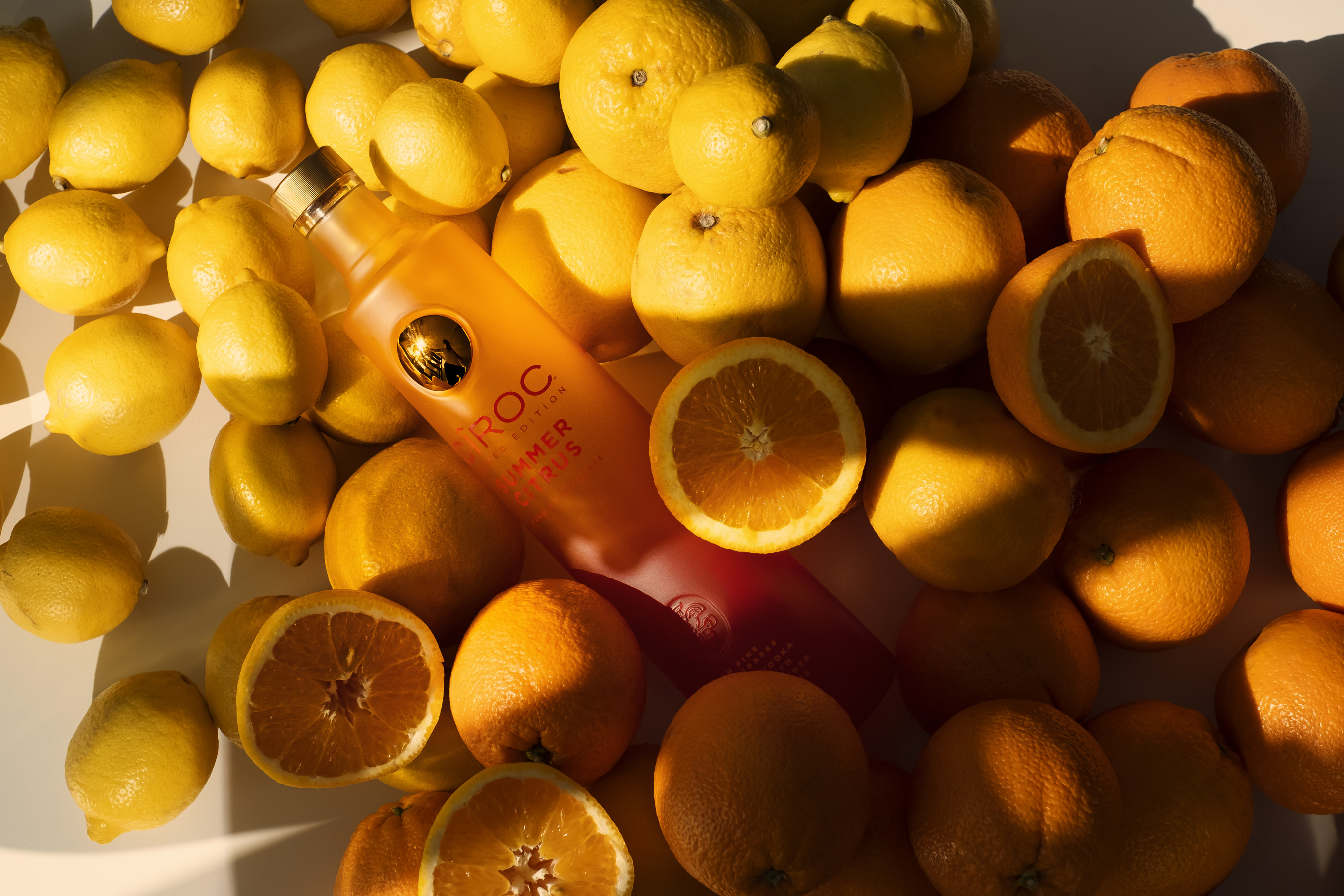 CÎROC Summer Citrus, infundido con una mezcla de sabores naturales de naranja y cítricos