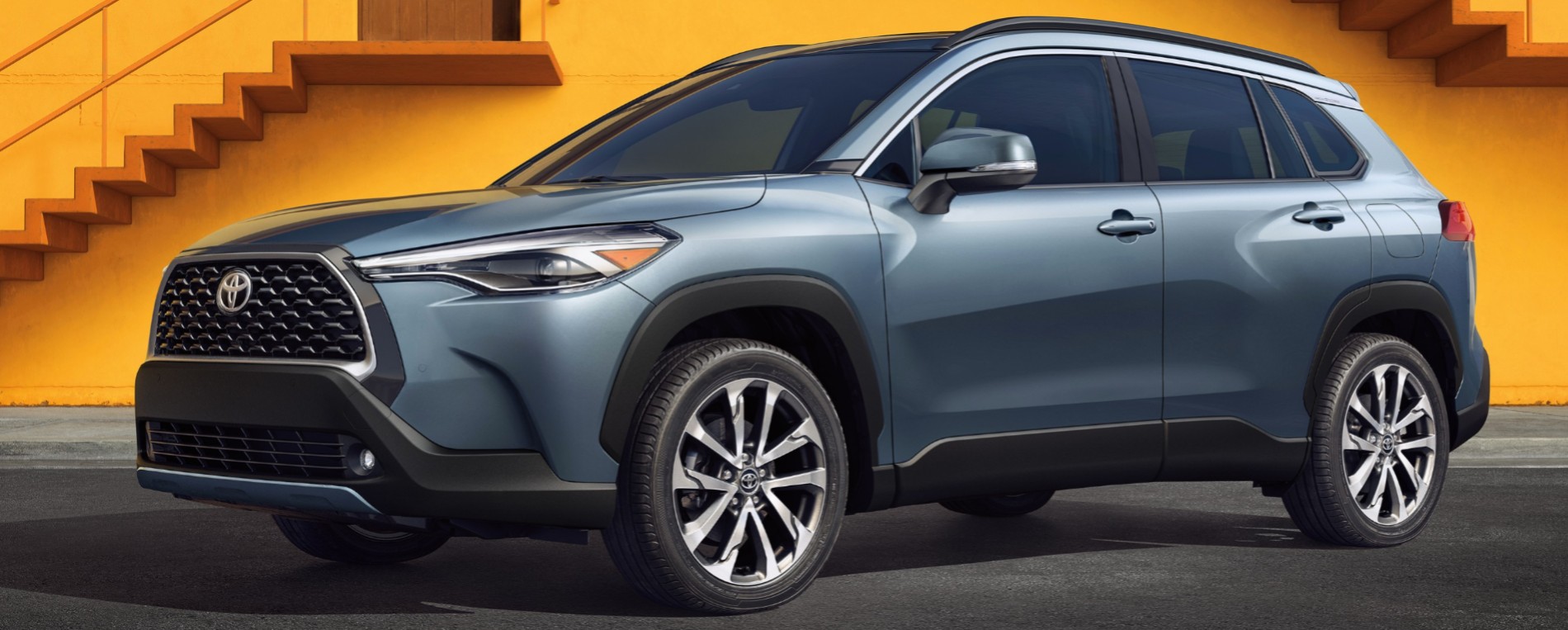 El primer Corolla Cross de Toyota comienza la nueva campaña “Just Right”.