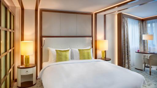 Premium Junior Suite Bed Kempinski Hotel Corvinus