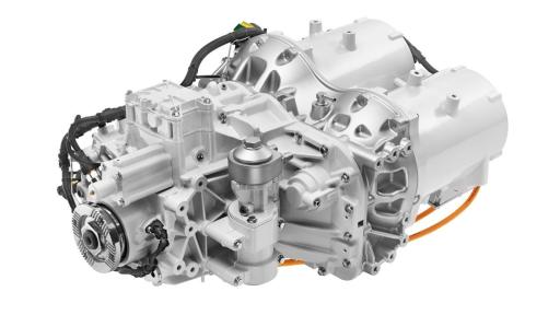 El Volvo FE Electric tiene una línea motriz desarrollada por Volvo con dos motores eléctricos que producen una salida de potencia máxima total de 370 kW y una salida de potencia continua de 260 kW.