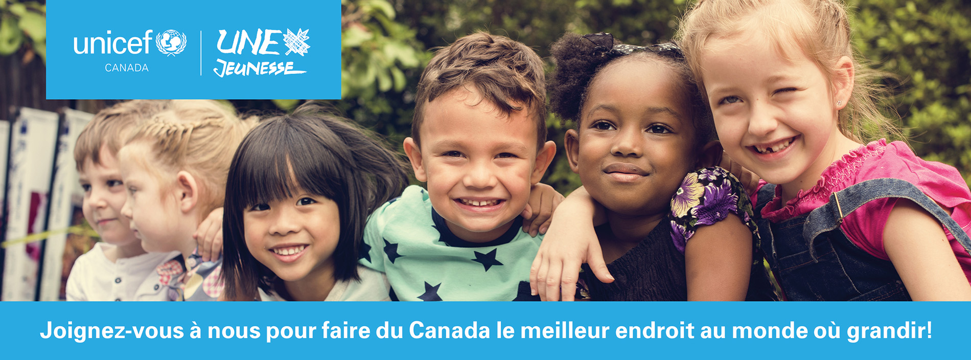 Une bannière pour les jeunes montrant six enfants bras et bras. La bannière dit: Rejoignez-nous pour faire du Canada le meilleur endroit au monde pour que les enfants grandissent!