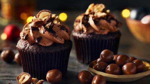 Every bite of these intensely crunchy treats reveals whole hazelnuts covered in caramelized toffee and enrobed in silky milk chocolate. The perfect harmony of smooth, crunchy and sweet, they’re totally irresistible whether treating guests – or yourself.