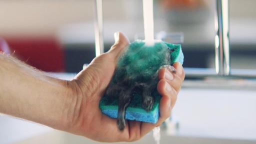 Hand squeezing sponge