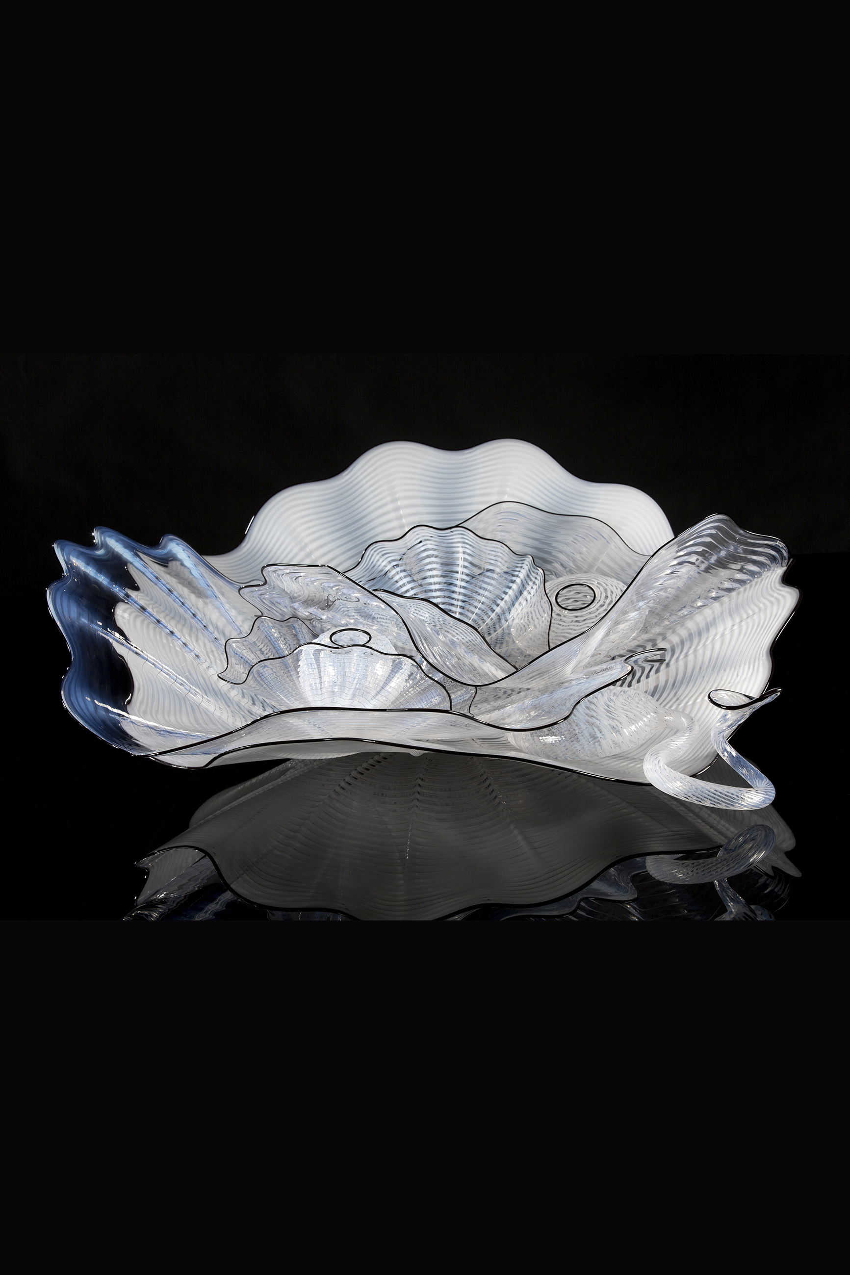 DALE CHIHULY - LUSTER PERSIAN SET WITH OBSIDIAN LIP WRAPS, 2015