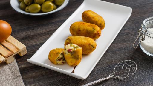 Ham and olives croquettes