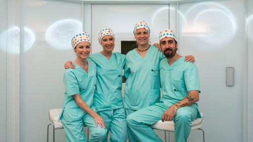 Sharon Corr, Dr. Marisa López-Teijón (CEO Institut Marquès), Dr. Carolina Castelló (Lab Director) and Álex Ubago.