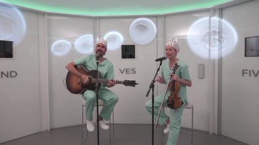 Sharon Corr and Álex Ubago celebrated Institut Marquès’ Ig Nobel Prize by singing to the embryos