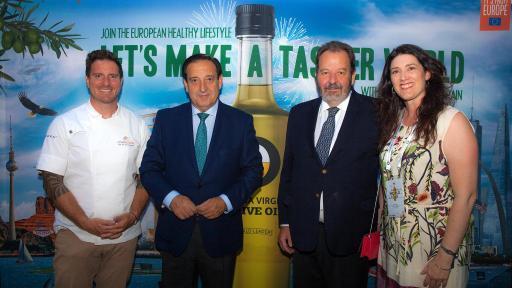Chef Seamus Mullen, Pedro Barato - Olive Oil Interprofessional President, Rafael Conde de Saro - Consul of Spain in NY and Teresa Perez - Olive Oil Interprofessional Director