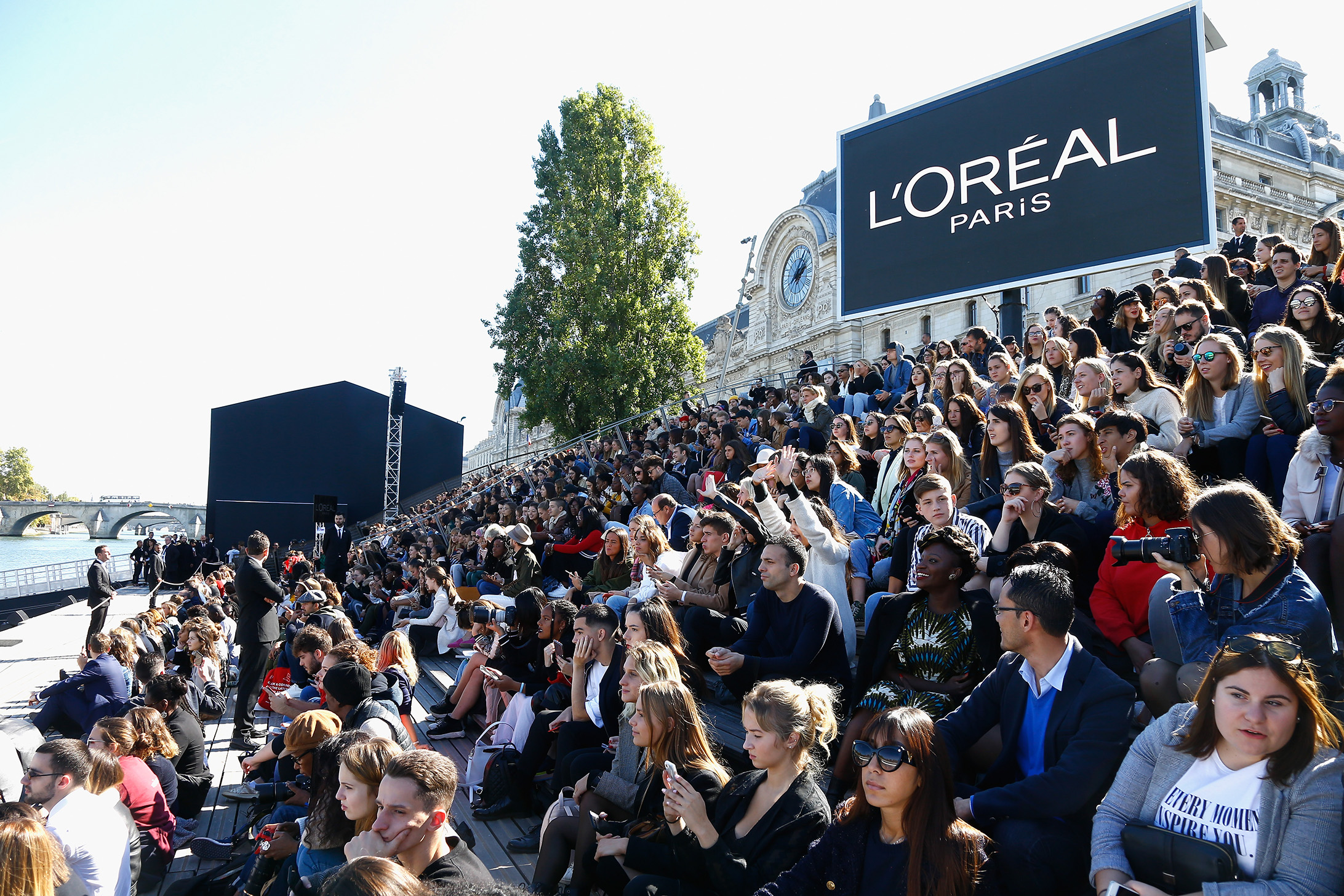 Le Défilé L Oréal Paris Relive The First Beauty And Fashion Runway Show