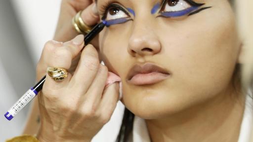 LOREAL DEFILE BACKSTAGE Neelam Crédit Getty Images