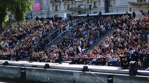 Public Reaction VIEW FROM BOAT Ghnassia Crédit Getty Images