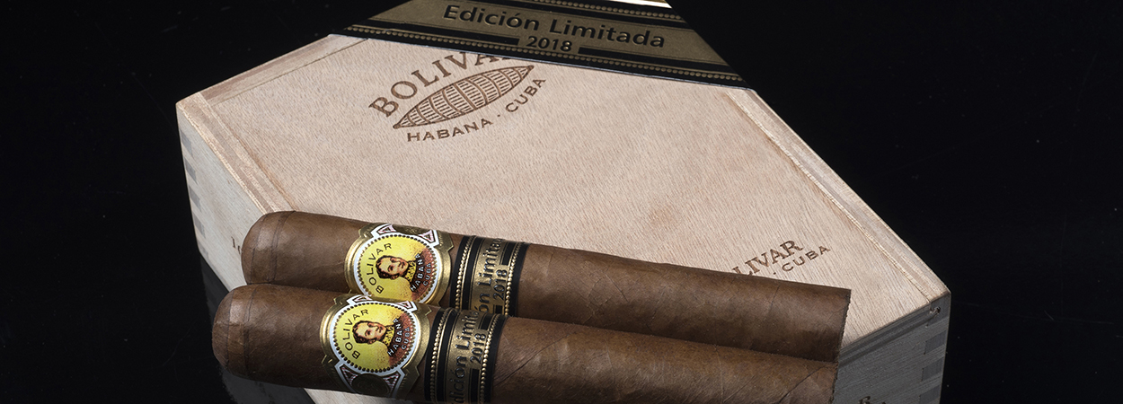 Bol&iacute;var Soberano box and habanos