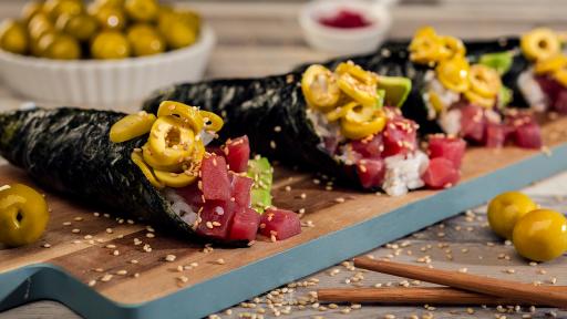 Tuna and Olives temaki