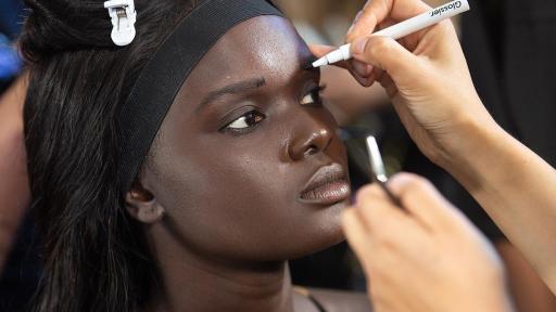 Le Défilé - L'Oreal Paris - Duckie Thot - Backstage - Photo Credit: Delphine Achard