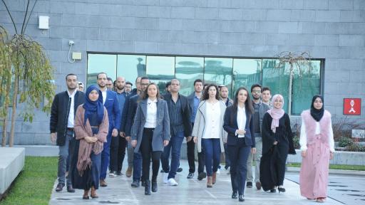The largest group of candidates to make it to the selection episode - 31 in total &ndash; making their way to meet with the Stars of Science jury
<br>
تمكن 31 مشتركًا من إثارة إعجاب أعضاء لجنة تحكيم البرنامج، ليصبحوا أكبر مجموعة تنتقل إلى المجلس العلمي في تاريخ البرنامج