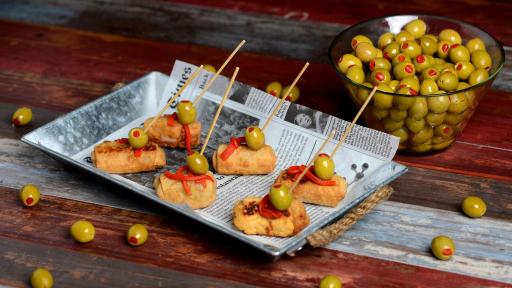 Image of Olives and cheese tequeños