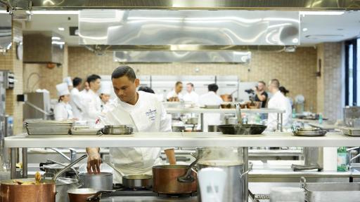 Image of  Chefs at work during the Regional Final held in Tokyo