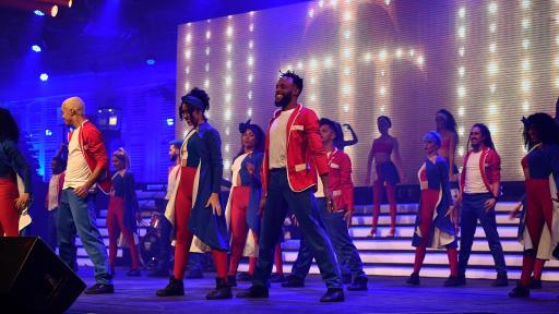 Image of Stage, tables and music show at the XXI Habano Festival