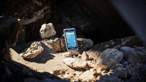 Image of Gorilla Glass lends extra durability to the 4.7-inch multi-touch screen, which features rain and glove mode for a fine-tuned experience in any weather.