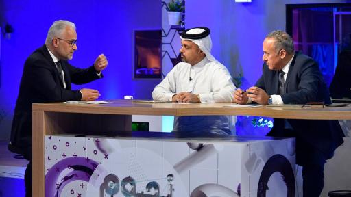 <em>Stars of Science</em> jury members (from right to left): Professor Abdelhamid El-Zoheiry, Dr. Khalid Al-Ali, and Professor Fouad Mrad <br>
أعضاء لجنة تحكيم برنامج نجوم العلوم (من اليمين إلى اليسار): البروفيسور عبد الحميد الزهيري، والدكتور خالد العالي، والبروفسور فؤاد مراد،