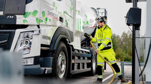 Hauliers can choose to buy several Volvo trucks of the same model, with the only difference being that some are electric and others are powered by gas or diesel. As regards product characteristics, such as the driver's environment, reliability and safety, all our vehicles meet the same high standards.