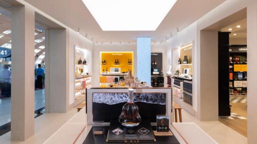 Image of the inside of the shop  2 ©DavidAtlanPhotographe