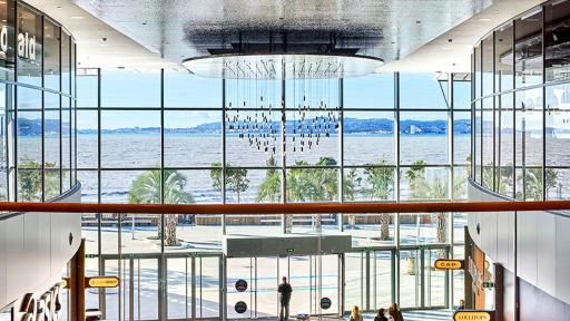 300 boutiques vue mer - &copy;UCOM_CC_Nice_Cap3000_19_photoMDenanc&eacute;_060_porte vue mer