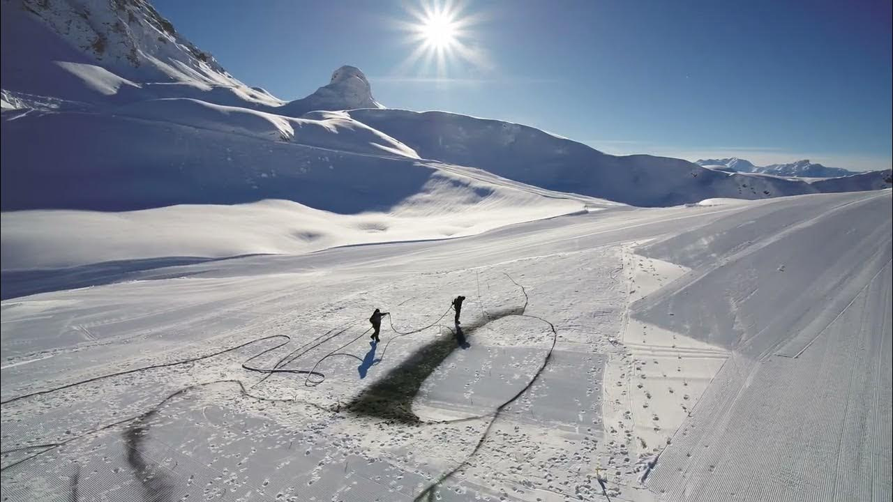 Play Video: L'artiste Saype dévoile Encordés, sa nouvelle œuvre éphémère peinte pour les 20 ans de PARADISKI