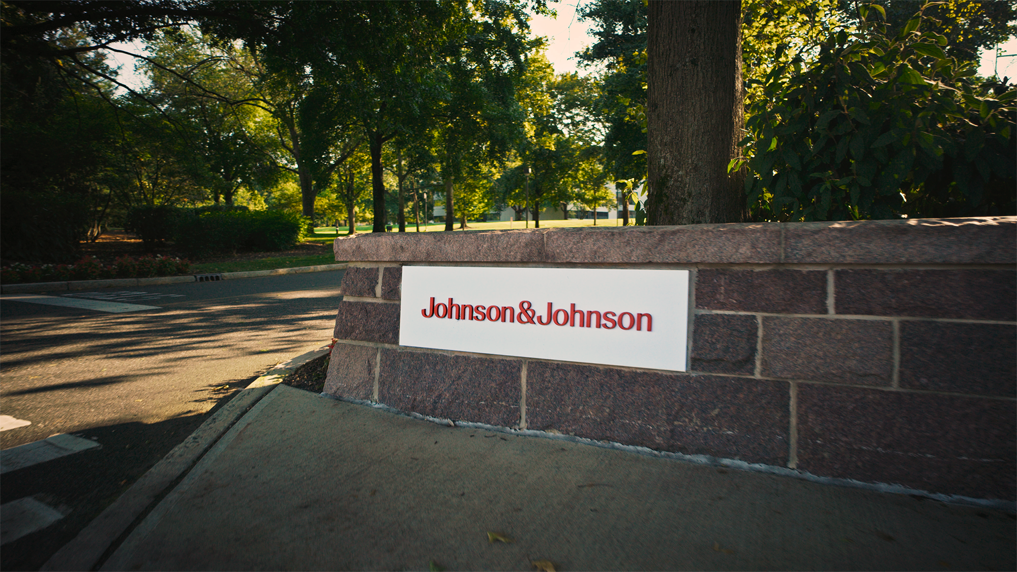 Exterior building shot of the Johnson&Johnson News Brunswick corporate campus