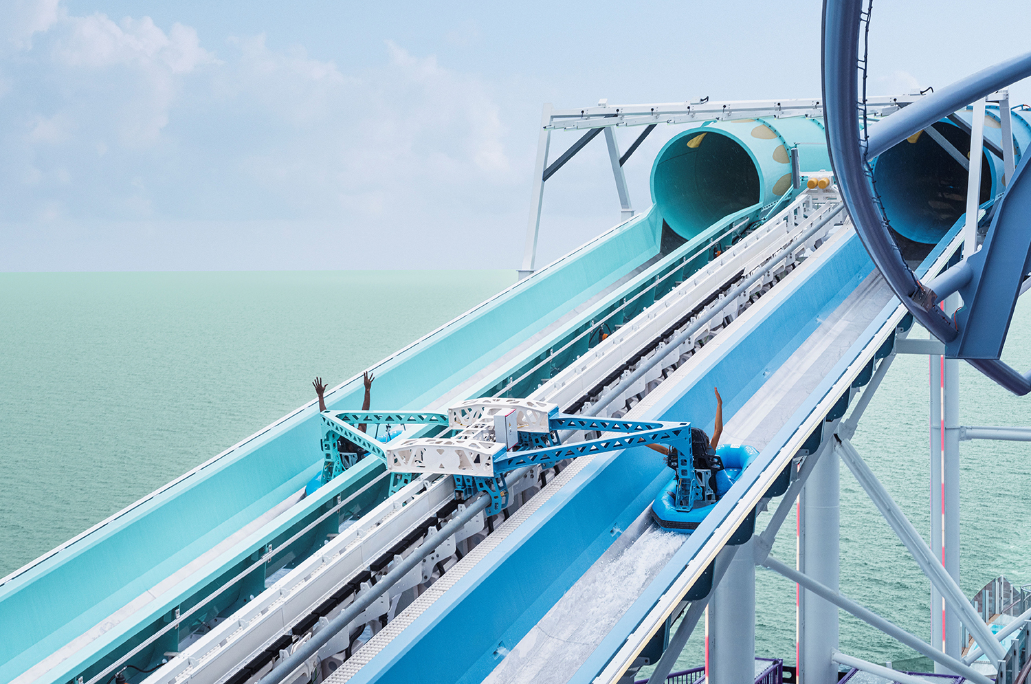 Norwegian Luna™ boasts the longest and fastest slides at sea, including the award-winning Aqua Slidecoaster– NCL's exclusive hybrid between a waterslide and rollercoaster.