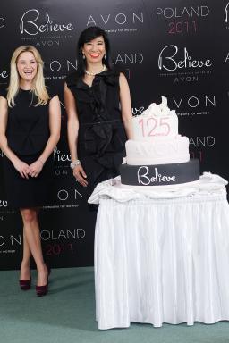 Reese Witherspoon + Andrea Jung in Warsaw