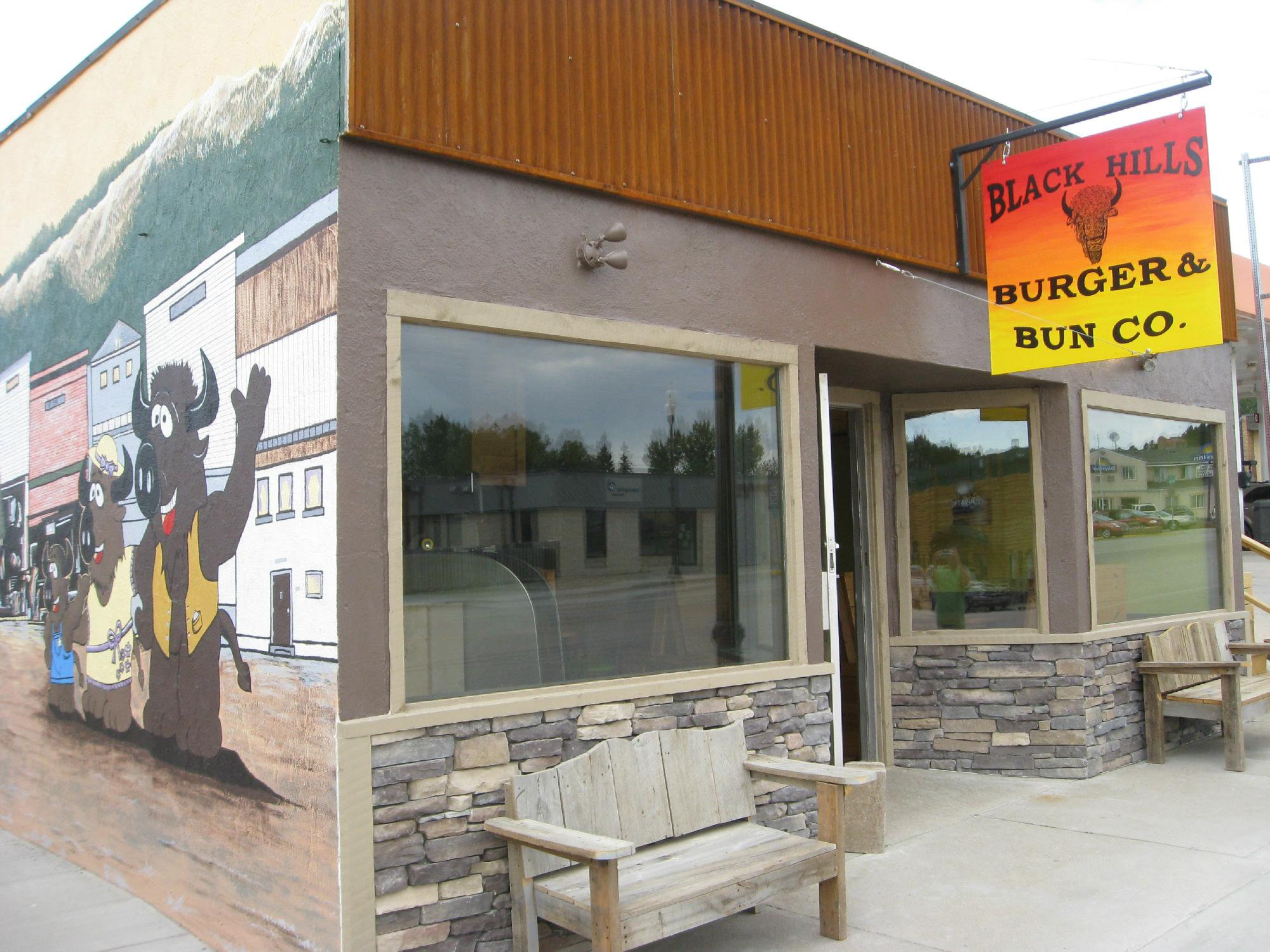 TRIPADVISOR SERVES UP AMERICA’S BEST BURGER JOINTS