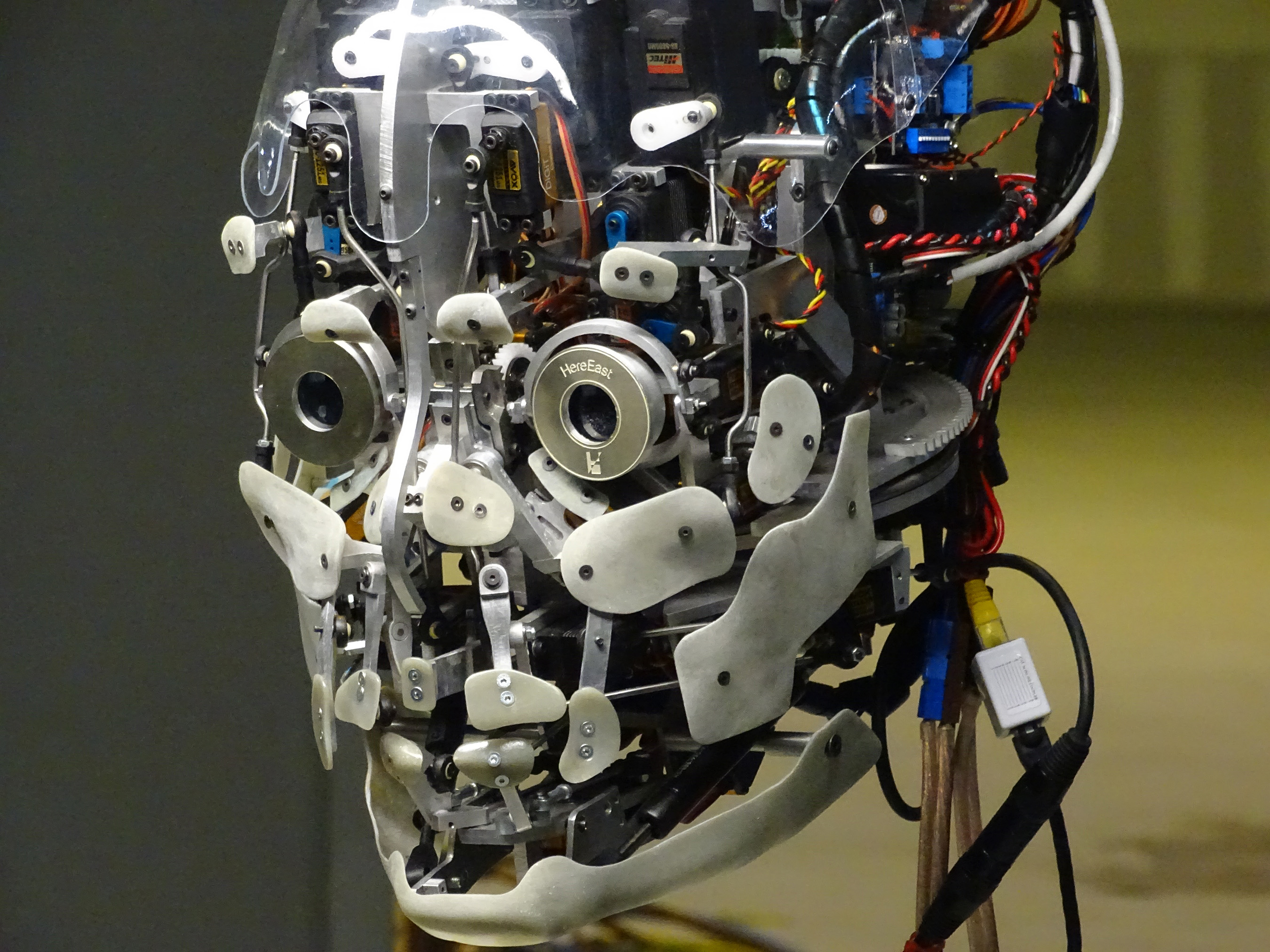Настройка ии. Разобранный робот. Идеи для роботов. Искусственные мышцы для роботов. Голова робота.